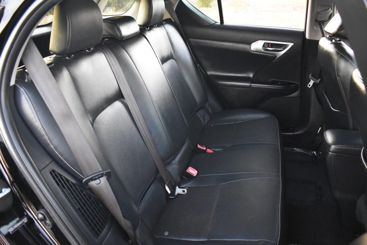 Used 2013 Lexus CT 200h image 39