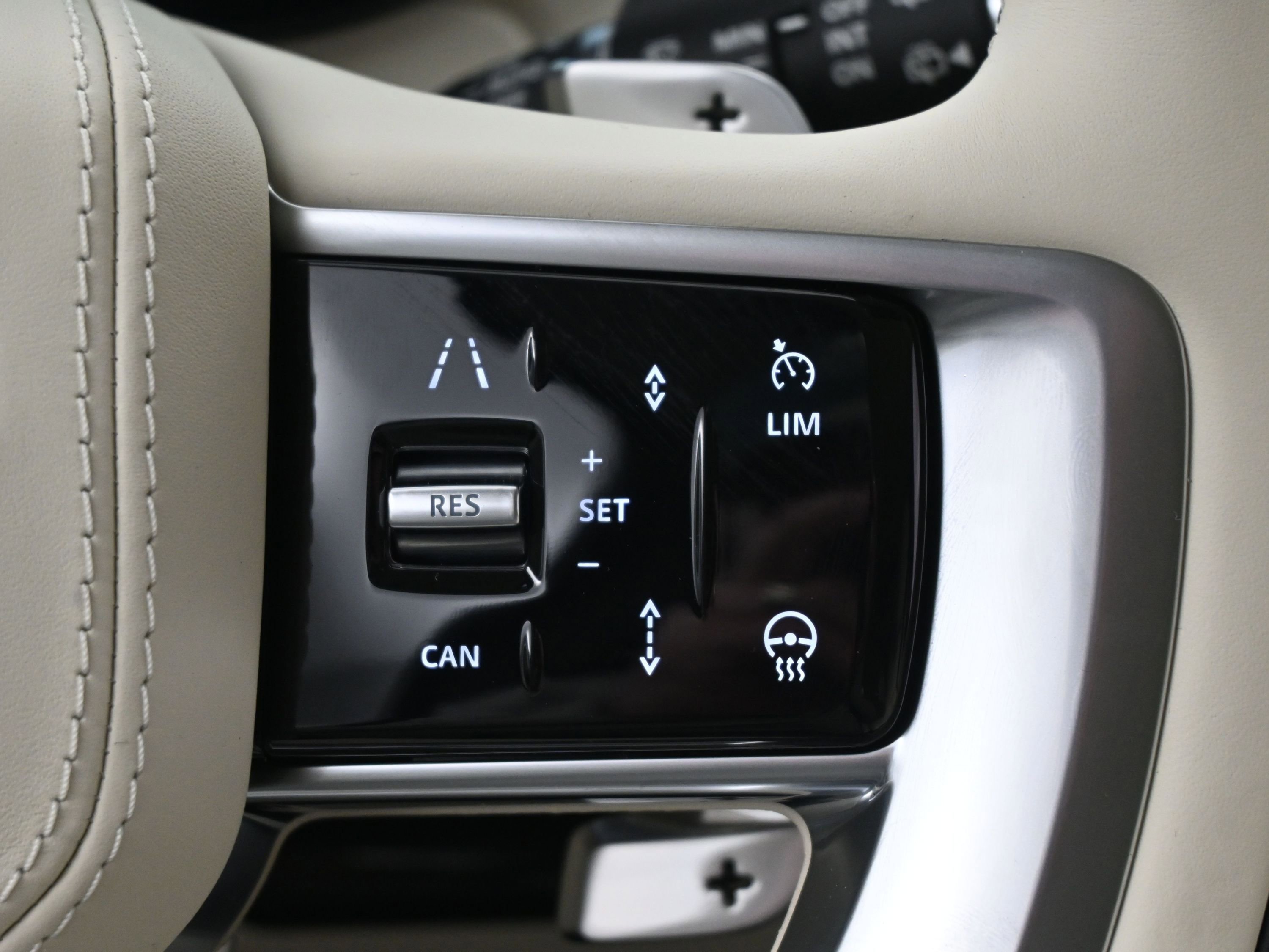 New 2026 Land Rover Range Rover SE image 18