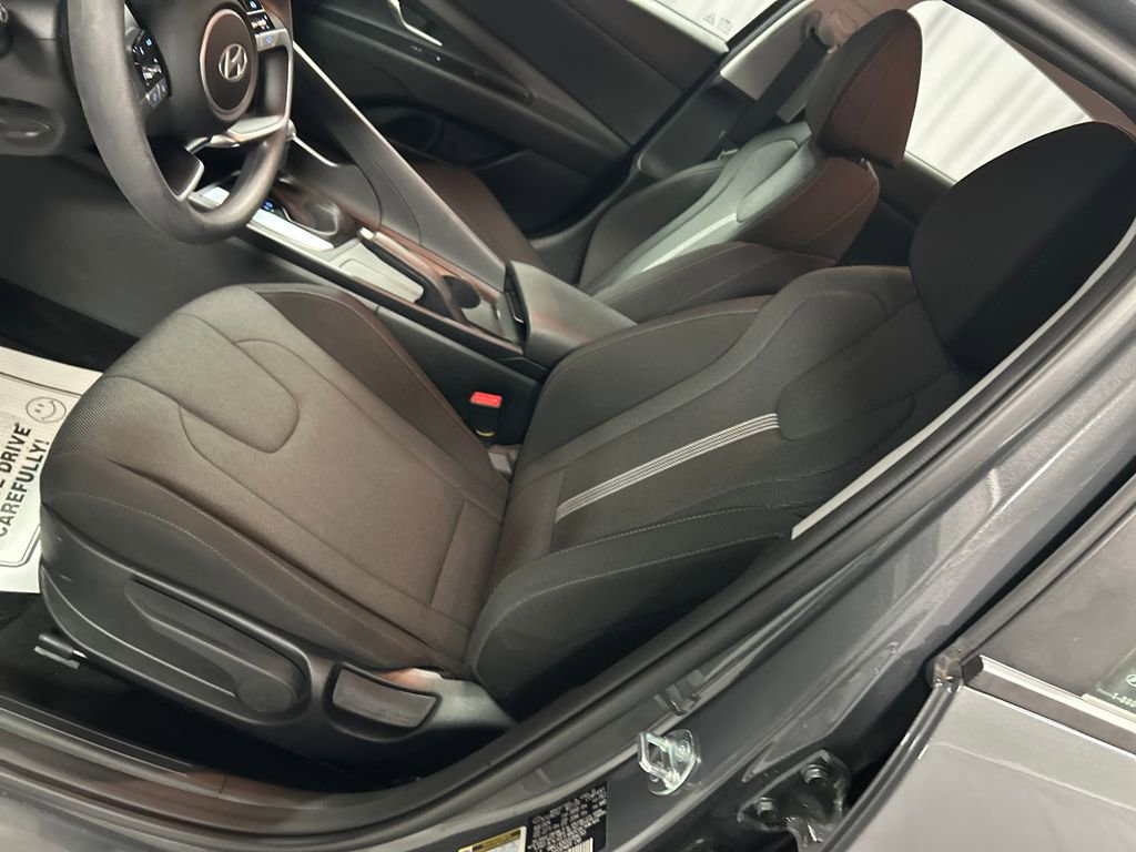 Used 2025 Hyundai Elantra SE image 10
