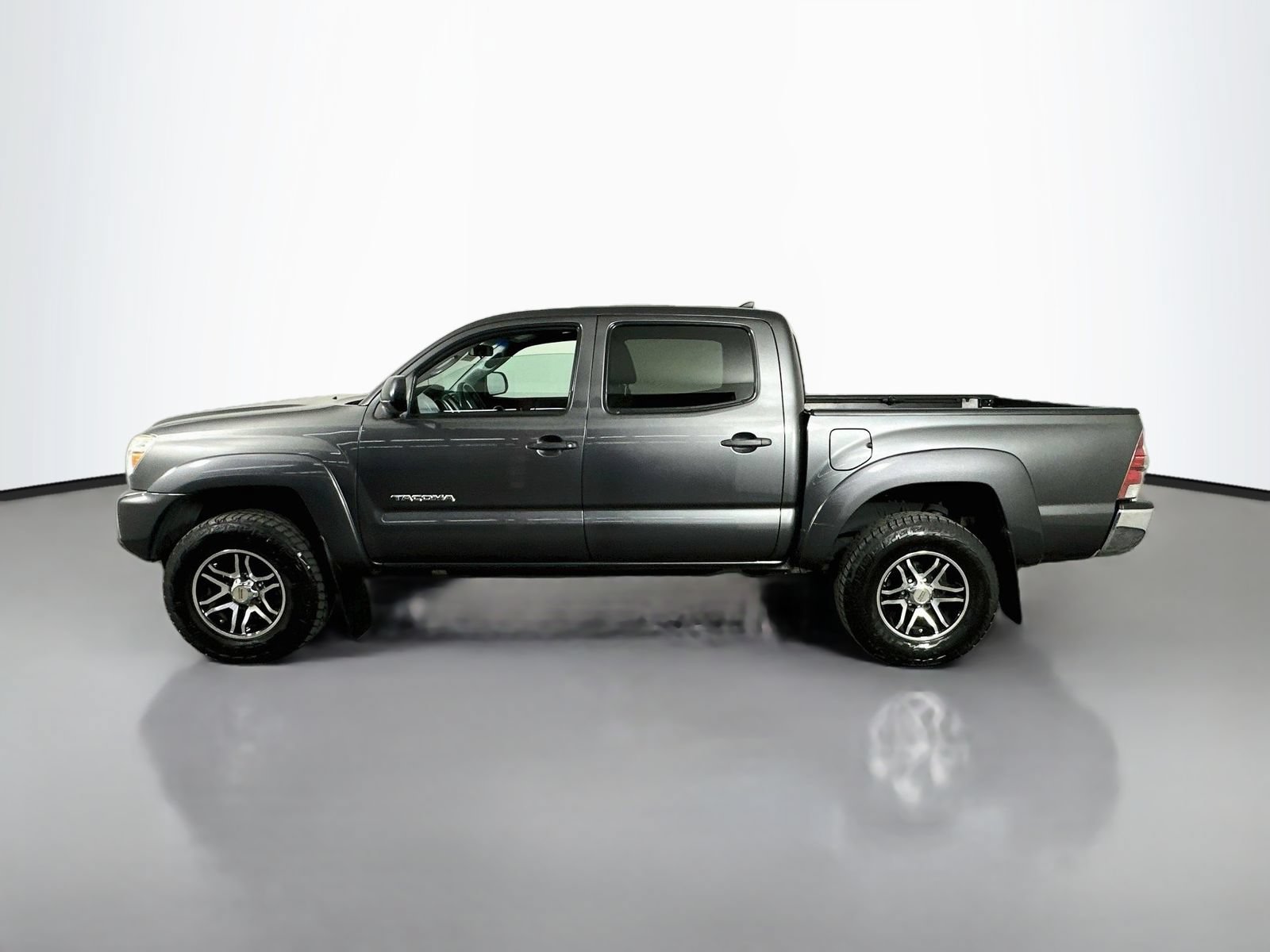 Used 2014 Toyota Tacoma PreRunner w/ SR5 Package RWD image 5