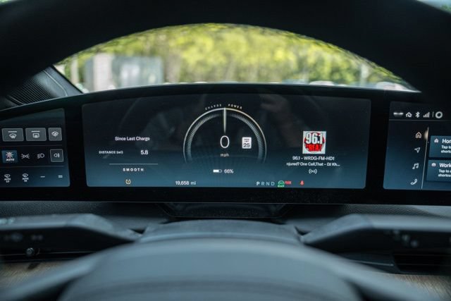 Used 2023 Lucid Air Touring AWD/4WD image 32