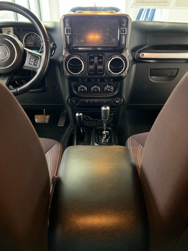 Used 2015 Jeep Wrangler Rubicon w/ Power Convenience Group image 17