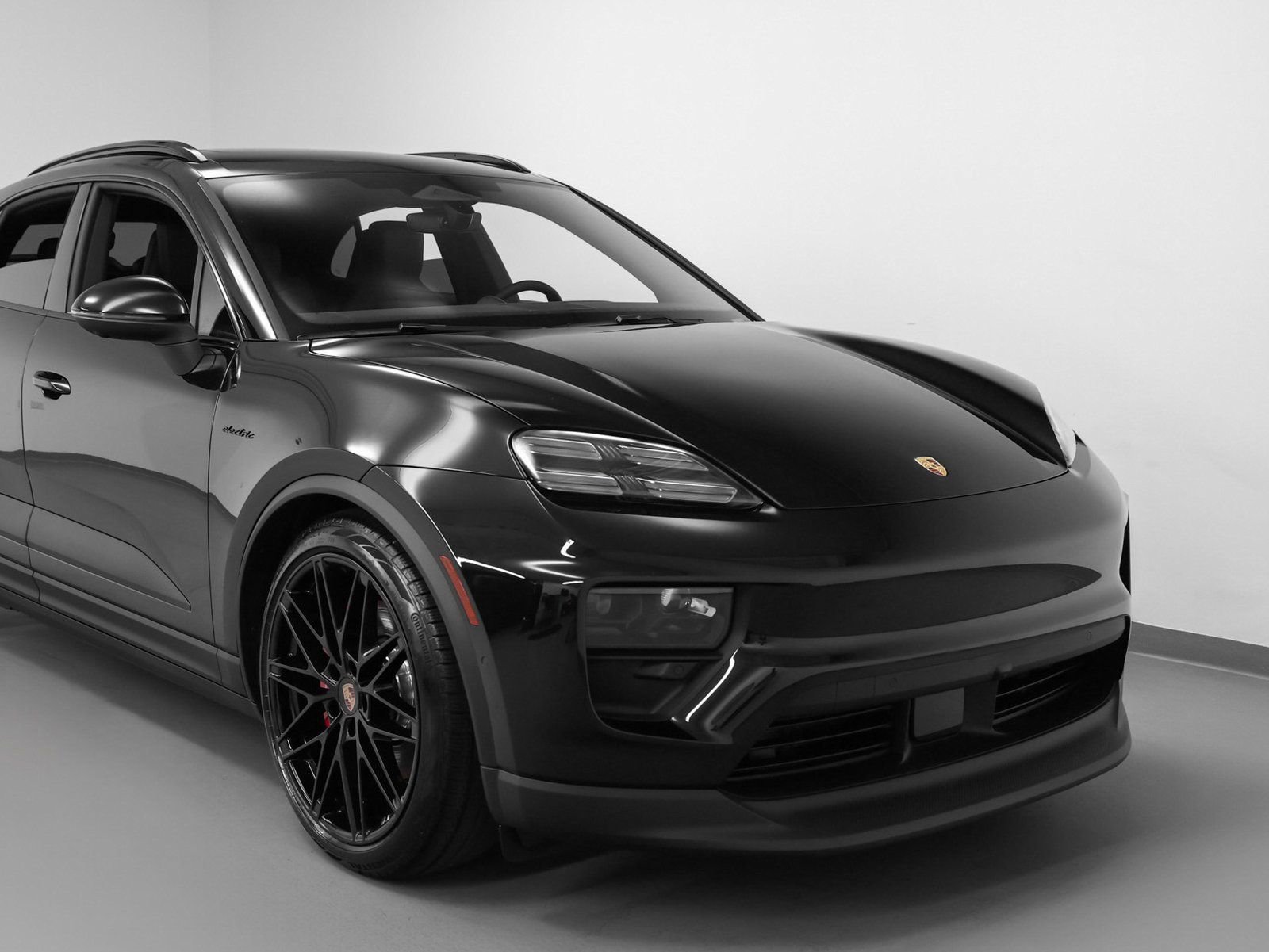 Certified 2025 Porsche Macan 4S Electric AWD/4WD image 9
