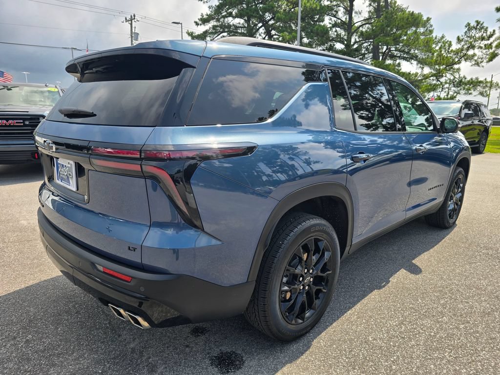 Used 2024 Chevrolet Traverse LT w/ Midnight/Sport Edition AWD/4WD image 5
