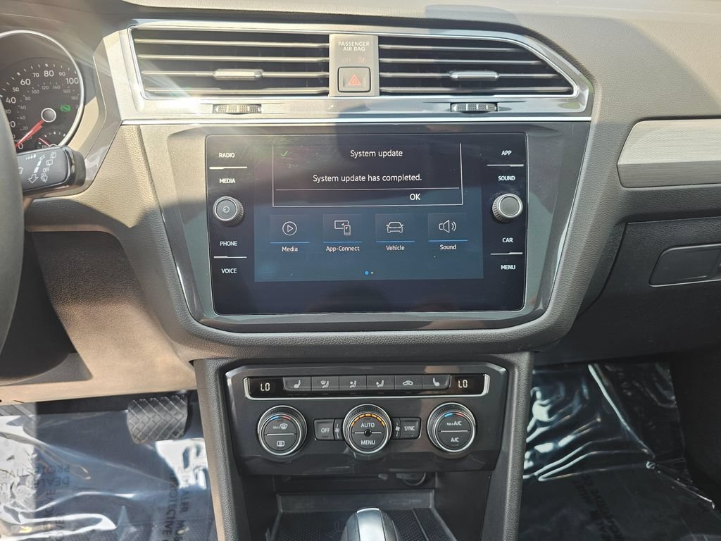 Used 2021 Volkswagen Tiguan SE w/ Panoramic Sunroof Package AWD/4WD image 26