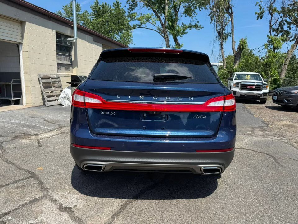 Used 2017 Lincoln MKX Reserve w/ Driver Assistance Package AWD/4WD image 6