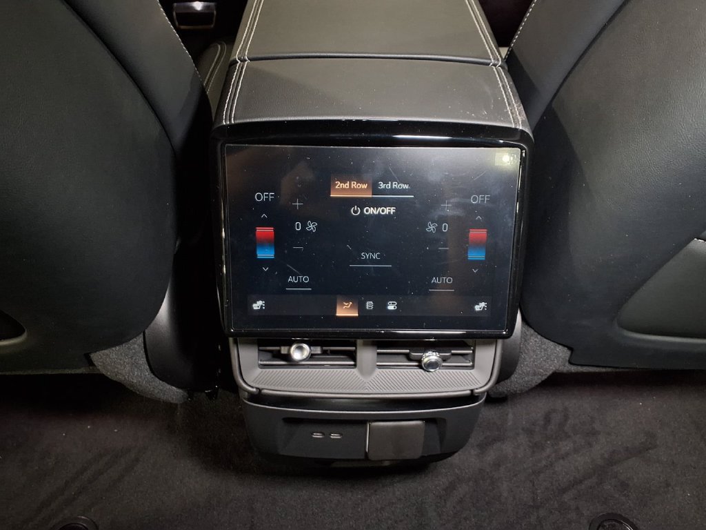 New 2027 Cadillac Vistiq Luxury AWD/4WD image 12