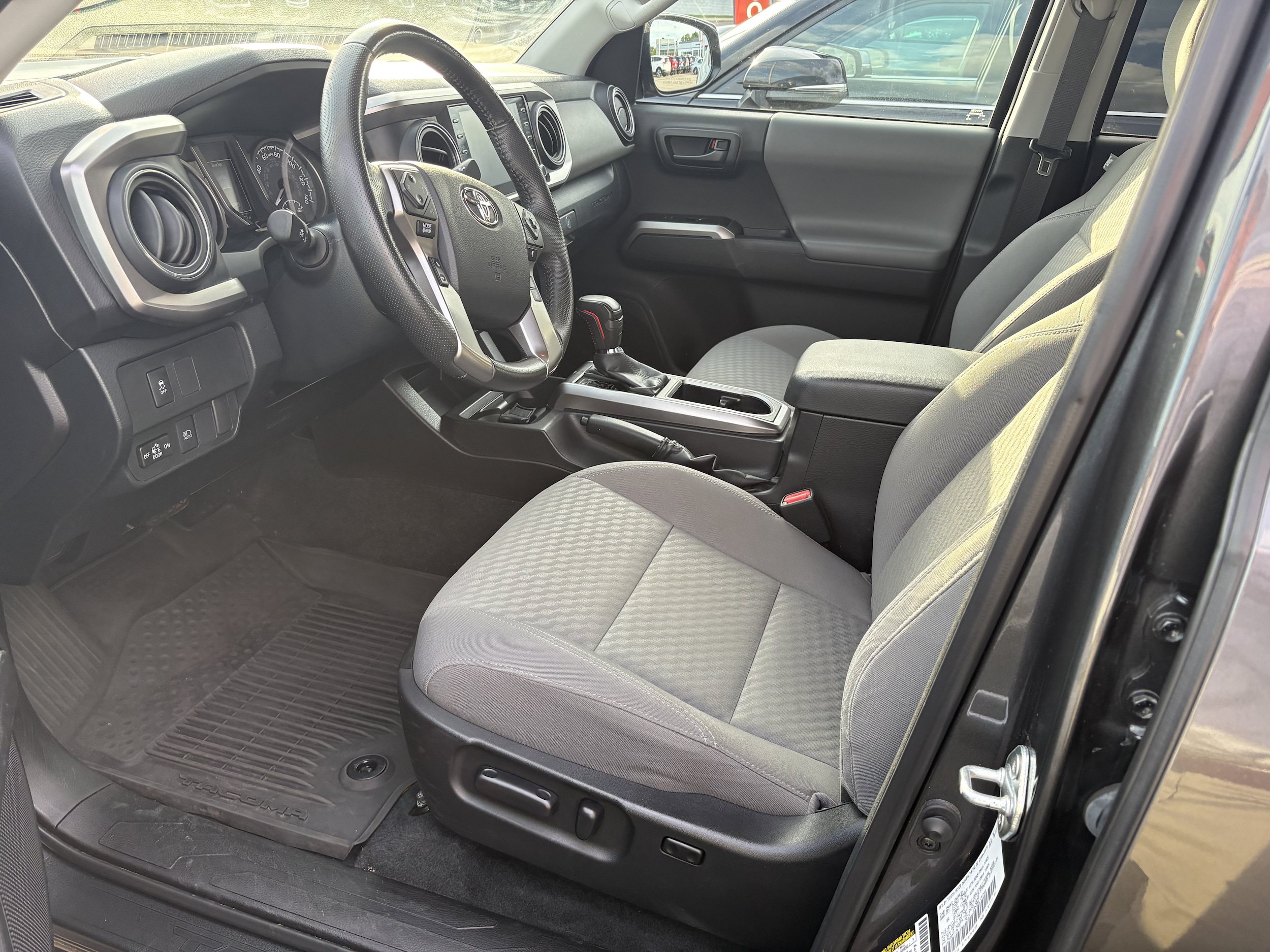 Used 2023 Toyota Tacoma SR5 AWD/4WD image 4