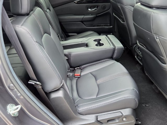 Used 2025 Honda Pilot Touring image 17
