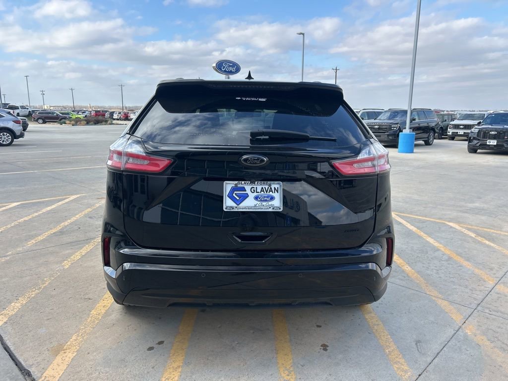 Used 2024 Ford Edge SE w/ Black Appearance Package AWD/4WD image 4