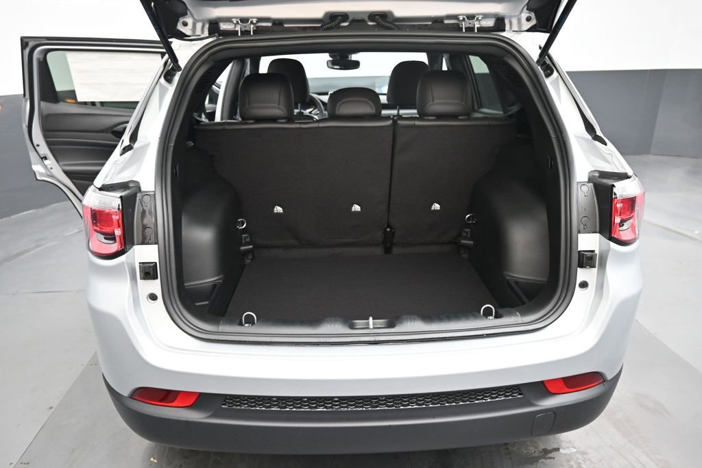 New 2026 Jeep Compass Latitude AWD/4WD image 17