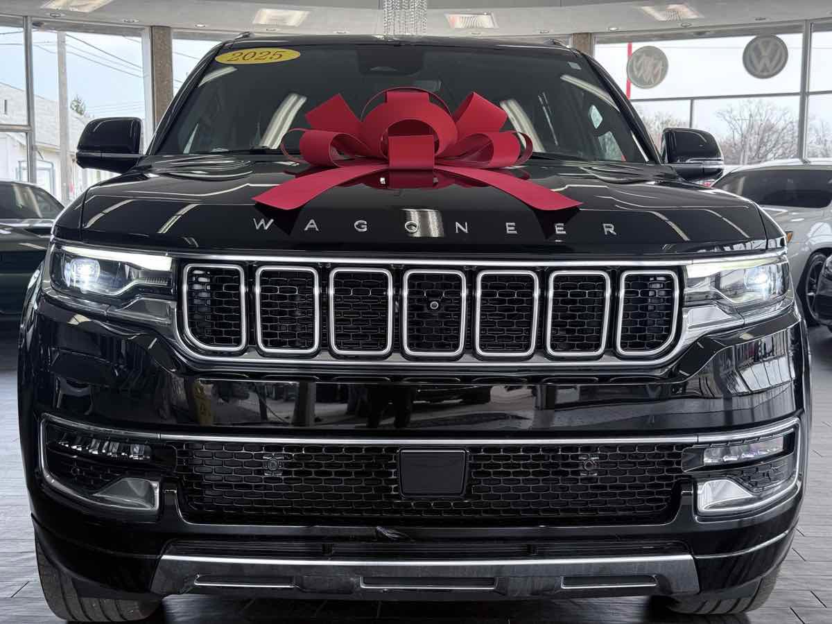 Used 2025 Jeep Wagoneer L Series III w/ Premium Group I AWD/4WD image 4