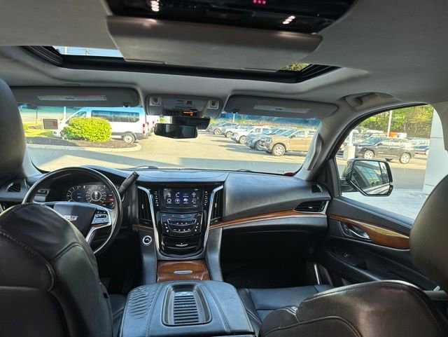 Used 2018 Cadillac Escalade Luxury AWD/4WD image 22