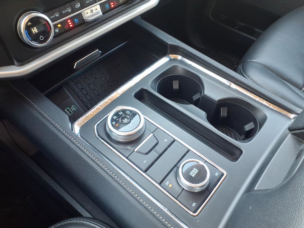 Used 2024 Ford Expedition XLT image 15