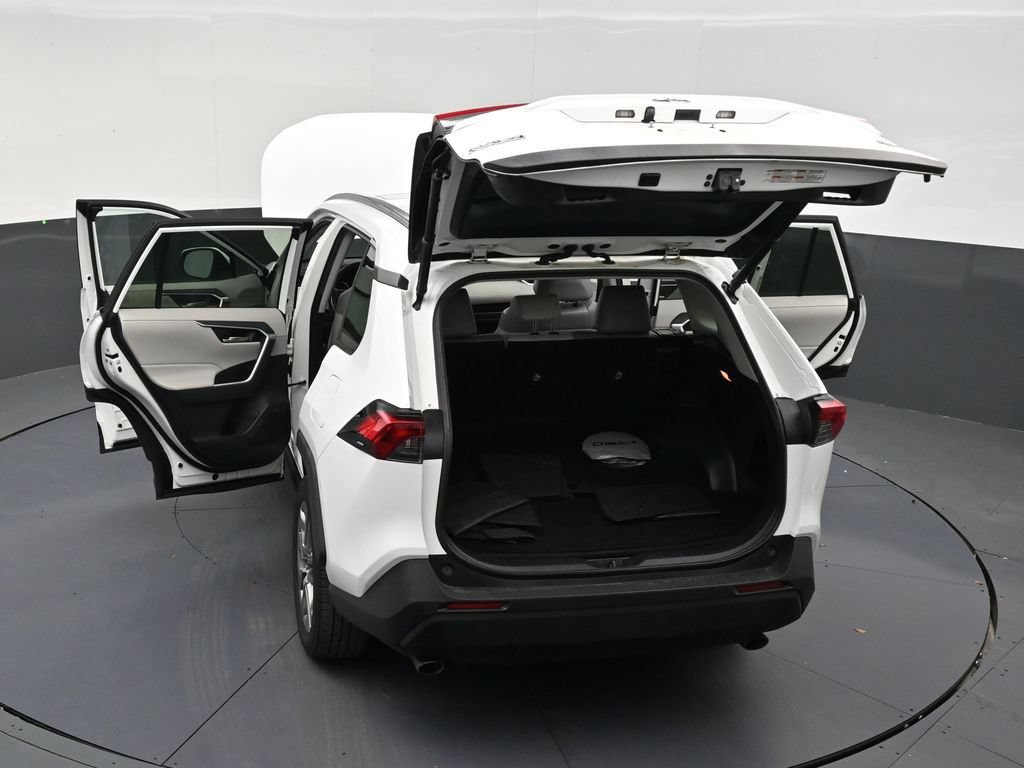 Used 2019 Toyota RAV4 XLE Premium FWD image 32