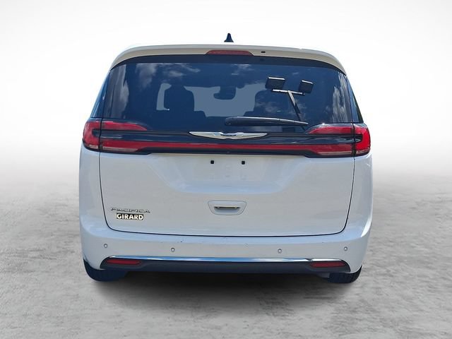 Used 2024 Chrysler Pacifica Touring-L FWD image 5