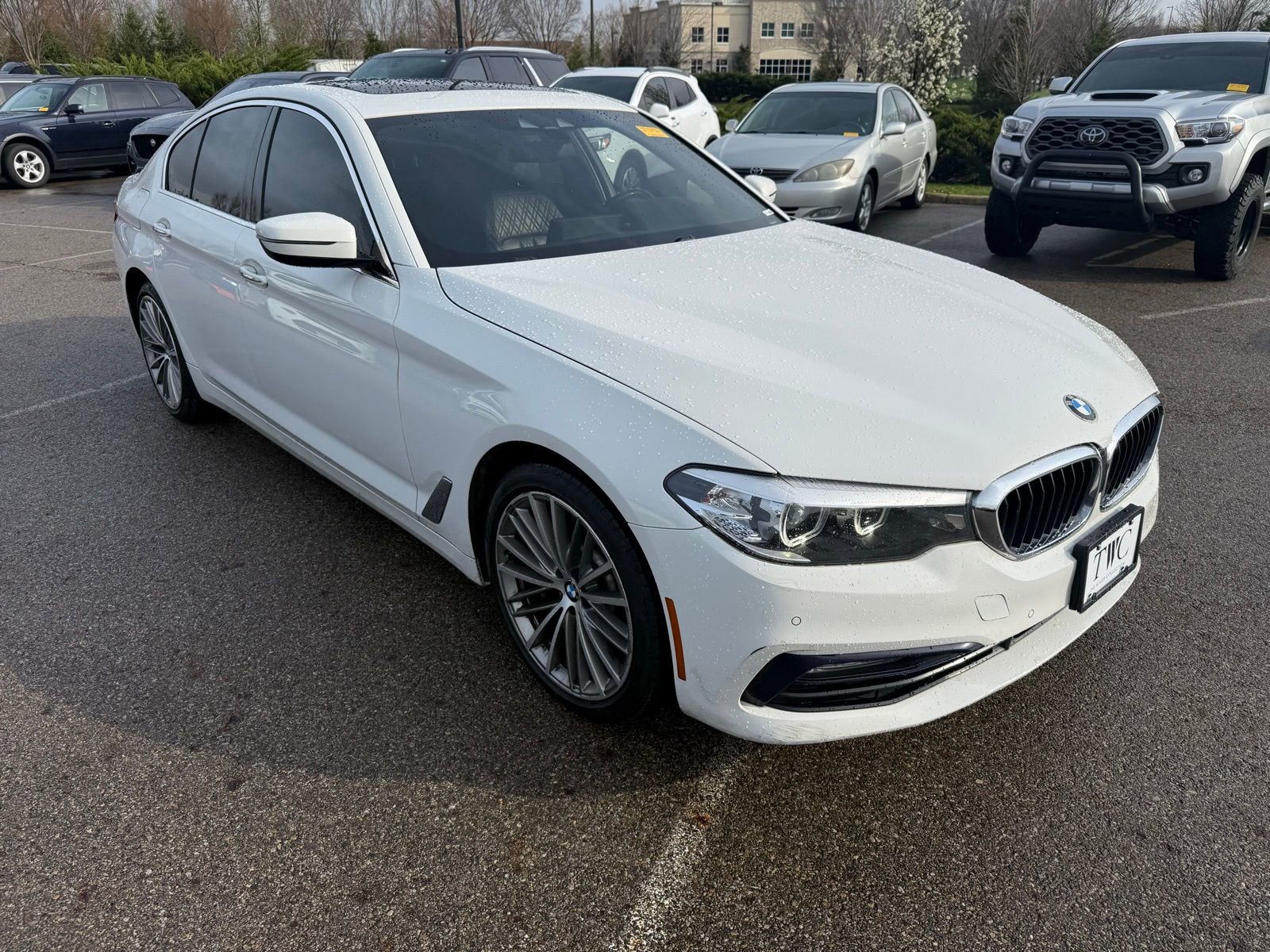 Used 2018 BMW 540i xDrive image 3