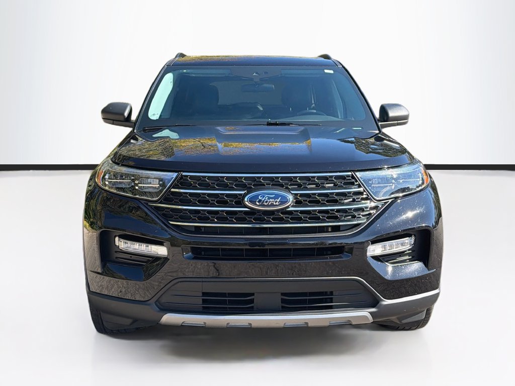 Used 2023 Ford Explorer XLT w/ Equipment Group 202A AWD/4WD image 2