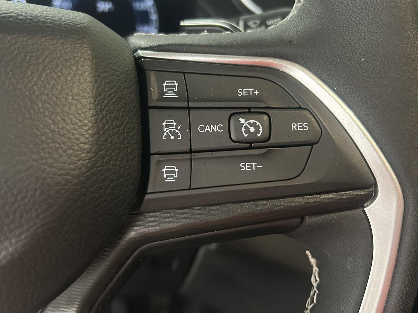 Used 2024 Jeep Grand Cherokee L Altitude image 18