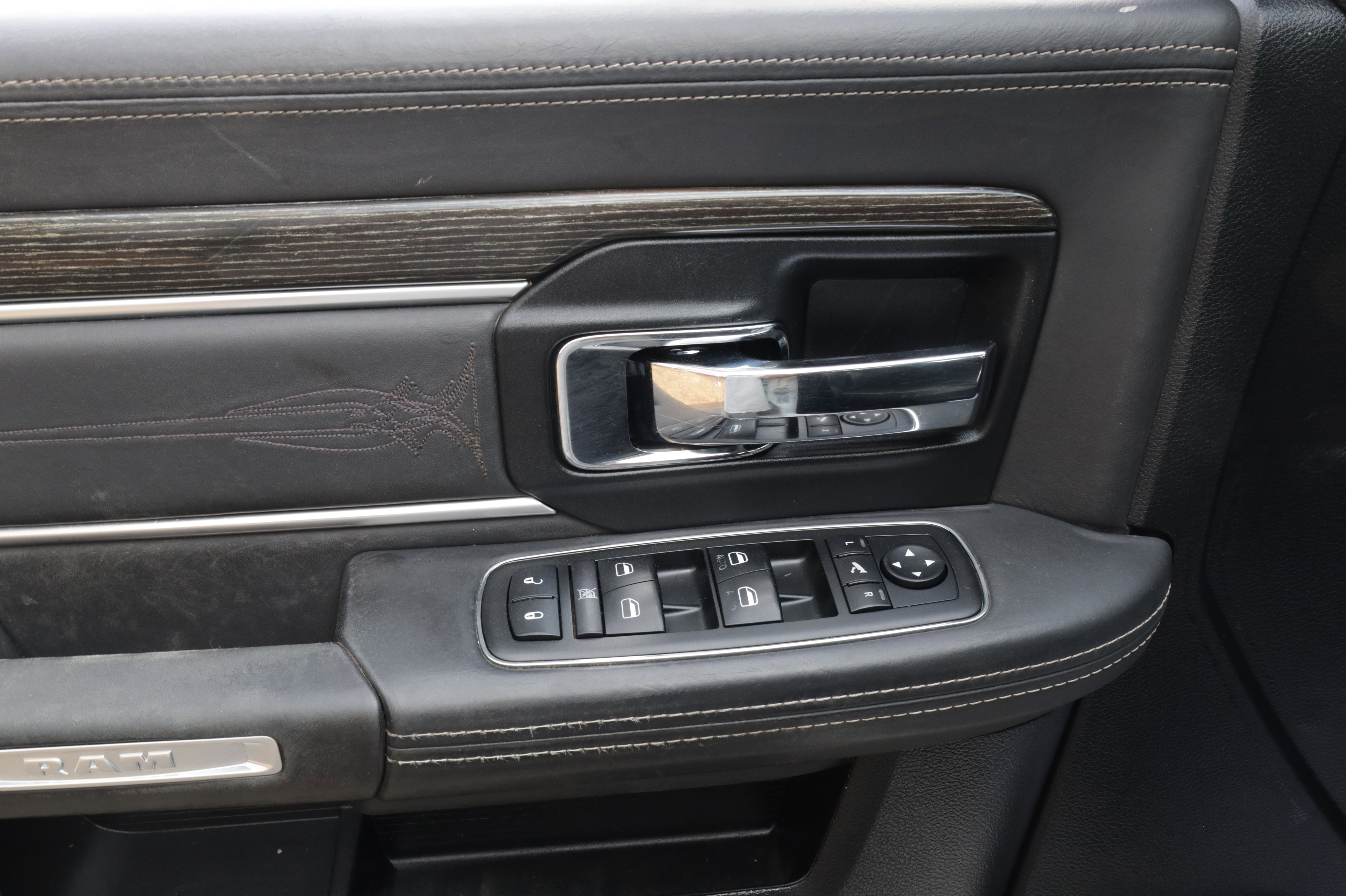 Used 2015 RAM 2500 Limited image 19
