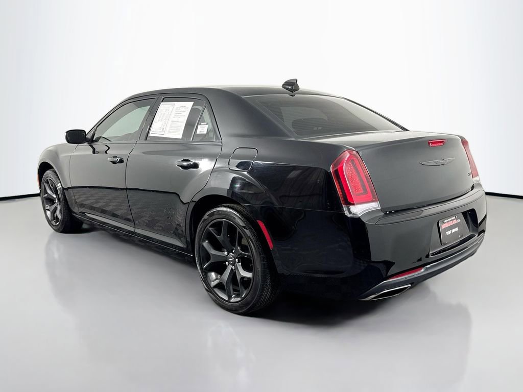 Used 2022 Chrysler 300 Touring w/ Sport Appearance Package image 7