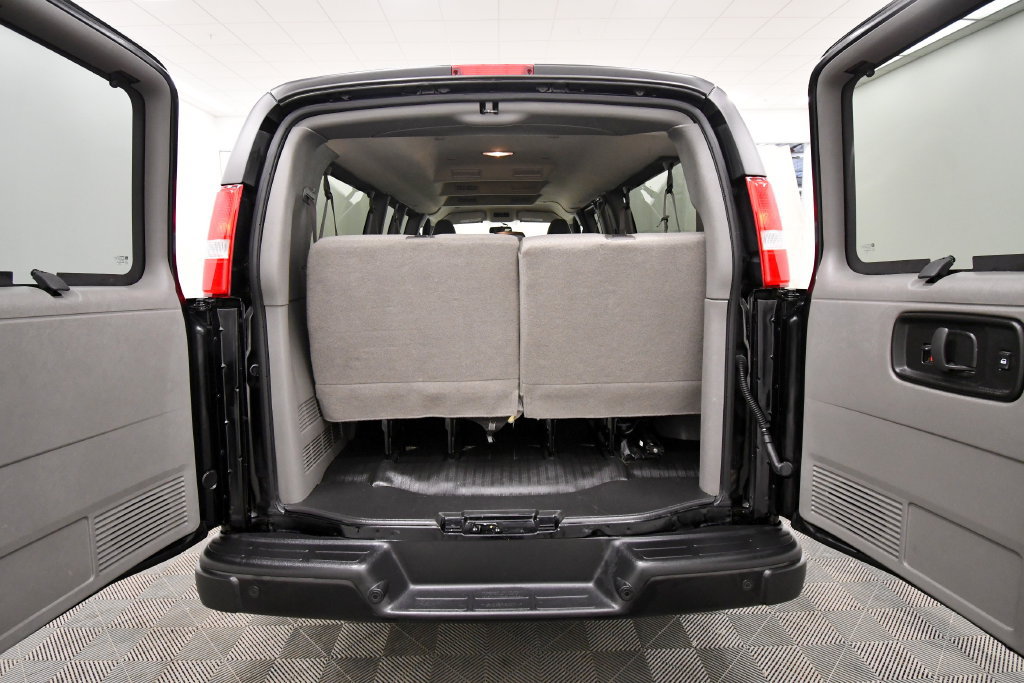 Used 2025 Chevrolet Express 3500 LS RWD image 7
