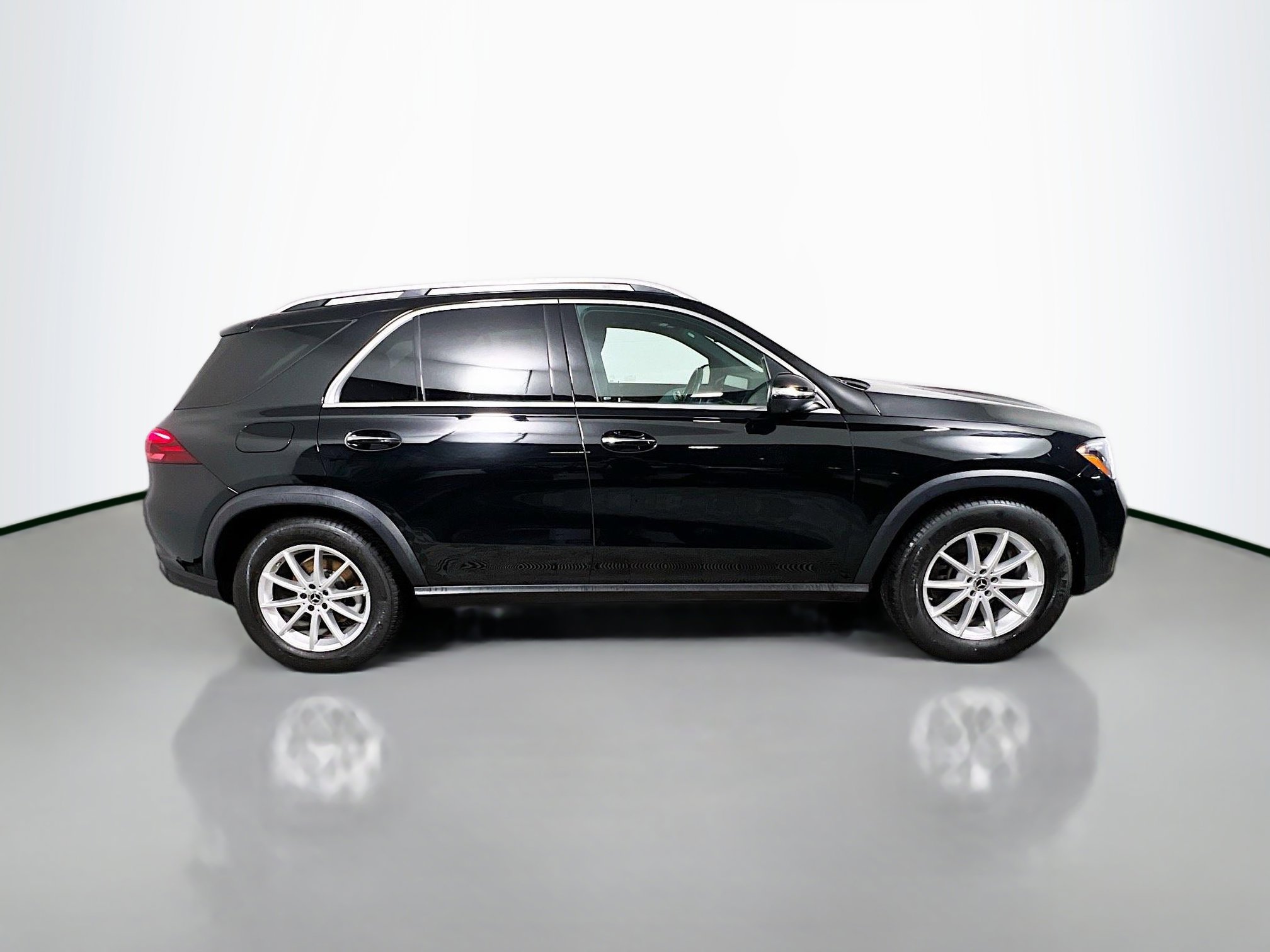 Used 2025 Mercedes-Benz GLE 350 4MATIC image 3