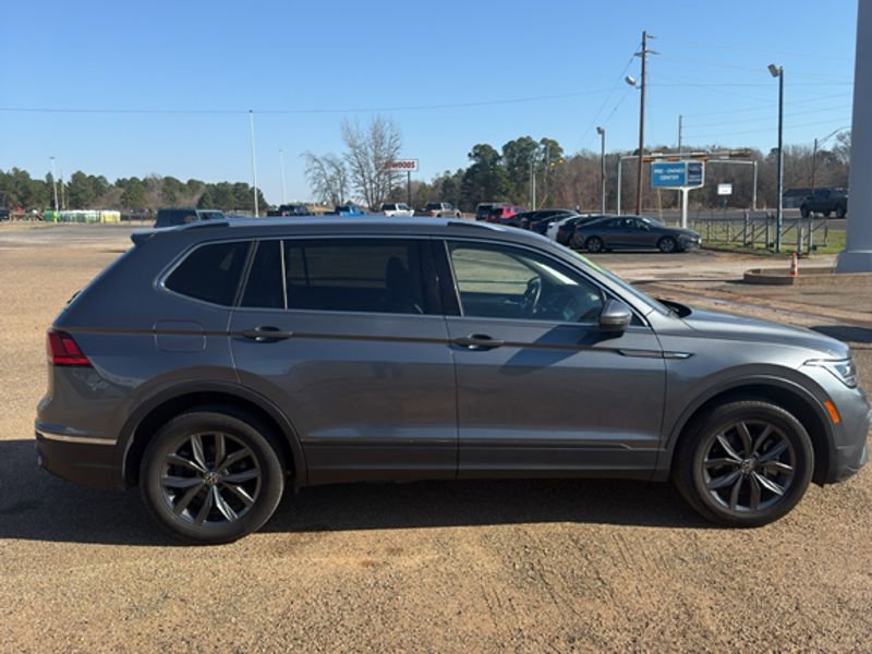 Used 2024 Volkswagen Tiguan SE image 6