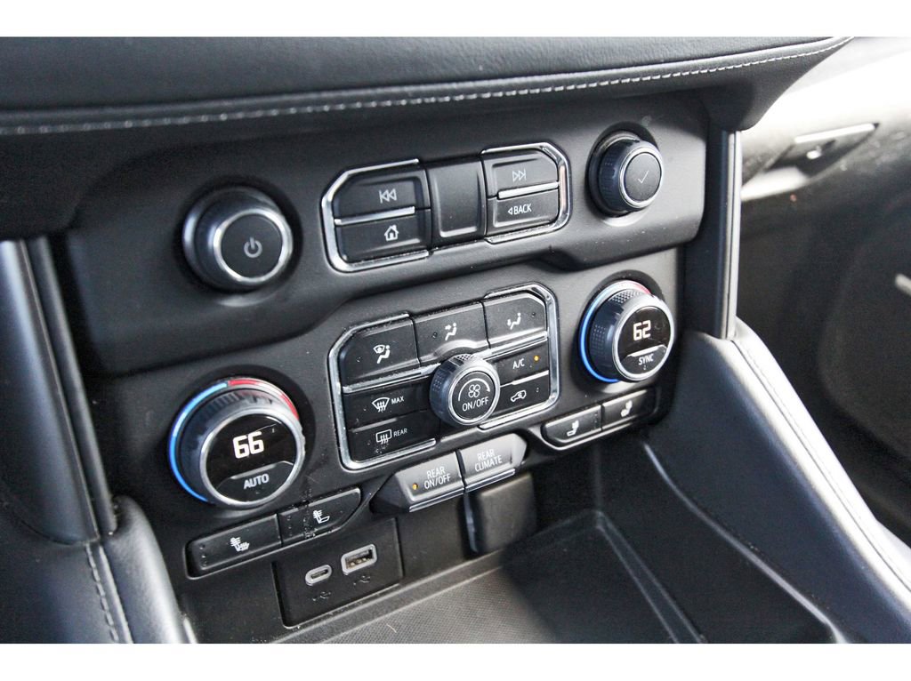 Used 2024 Chevrolet Suburban LT AWD/4WD image 19