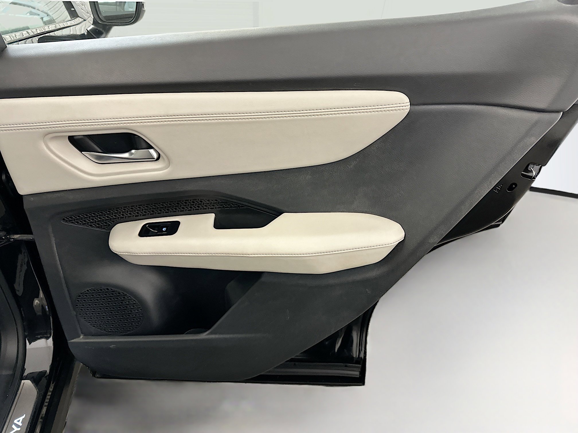 Used 2023 Nissan Ariya AWD image 31