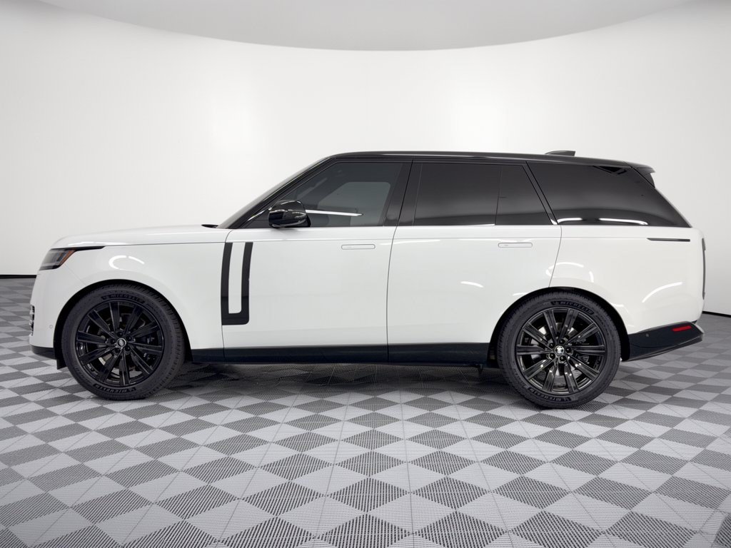 Used 2023 Land Rover Range Rover SE AWD/4WD image 2