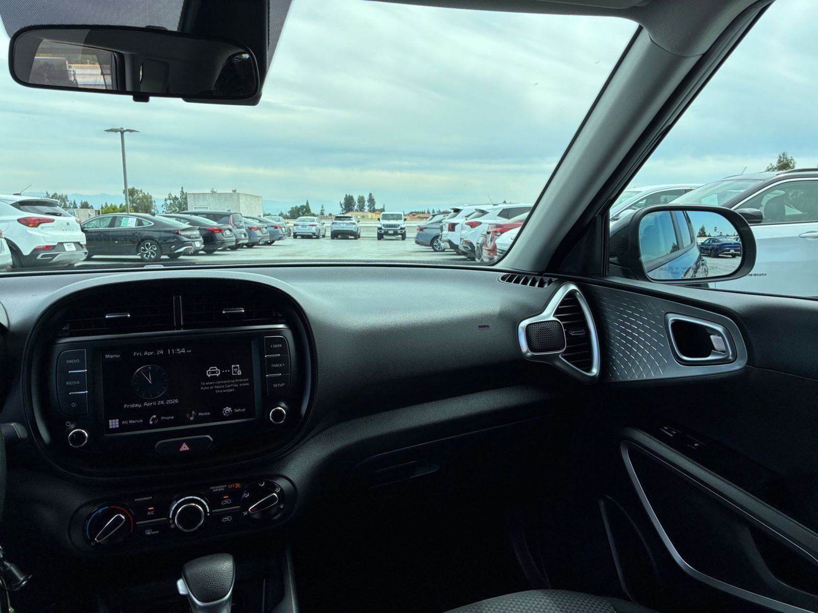 Used 2025 Kia Soul LX w/ LX Technology Package FWD image 31