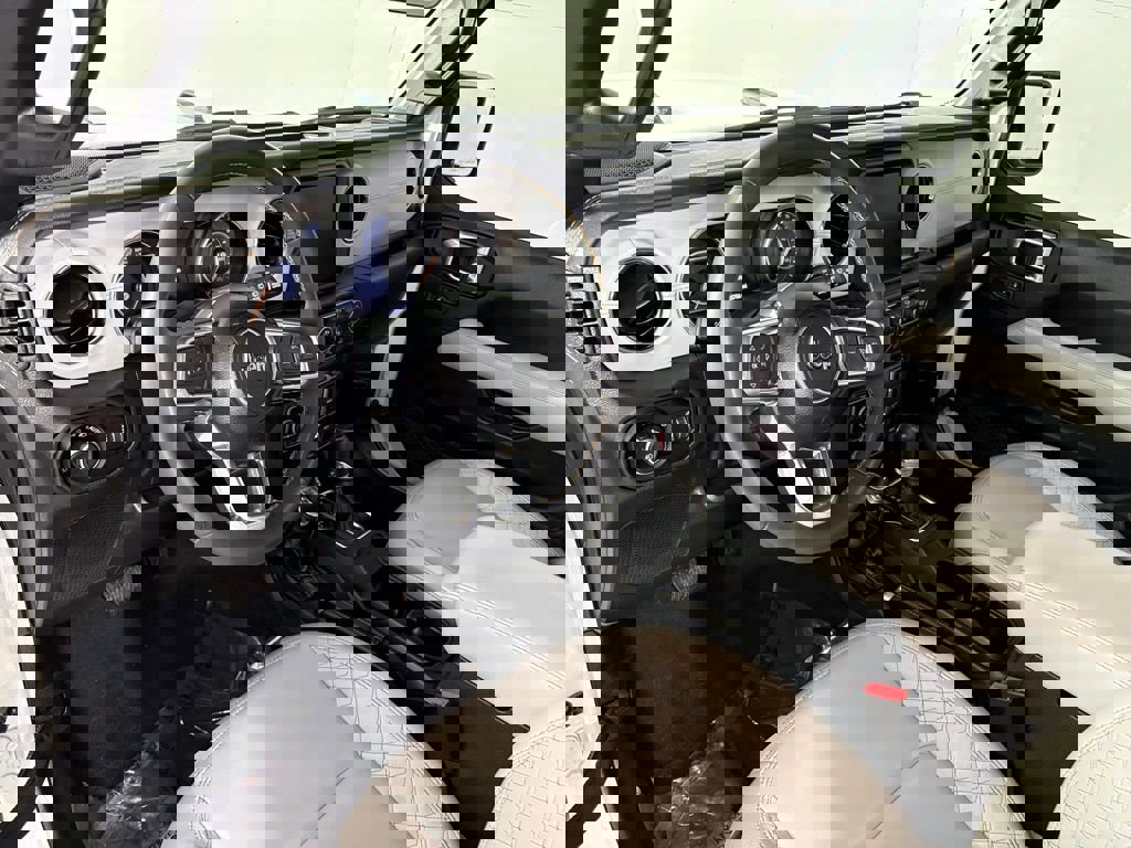 Used 2023 Jeep Wrangler Unlimited Sahara image 16