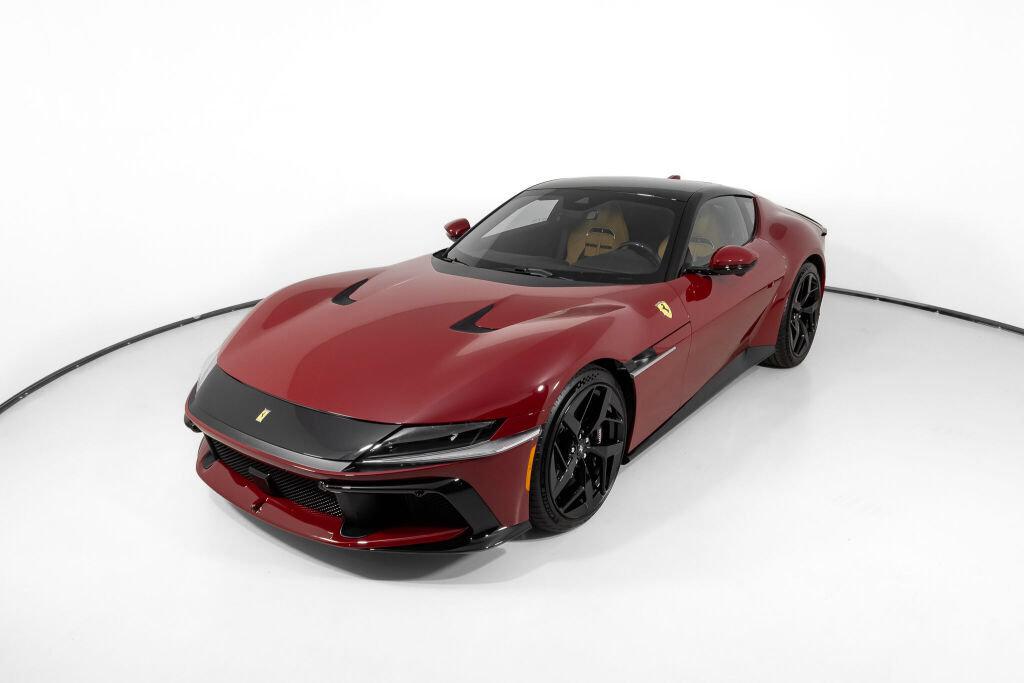 Used 2025 Ferrari 12Cilindri RWD image 2