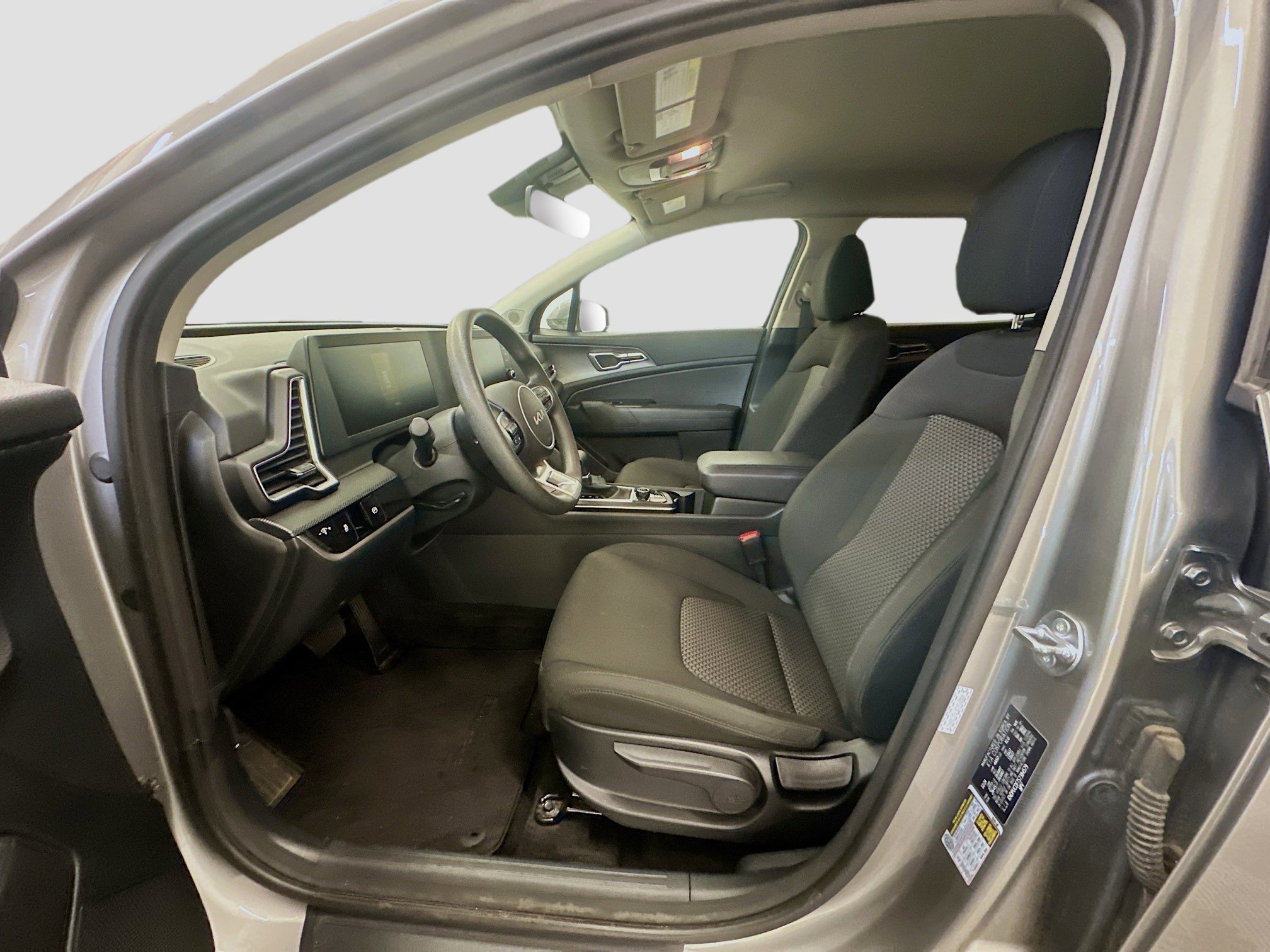 Used 2025 Kia Sportage LX image 13