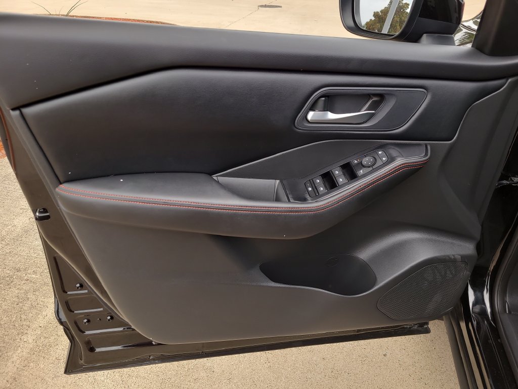 Certified 2025 Nissan Rogue SV AWD/4WD image 15