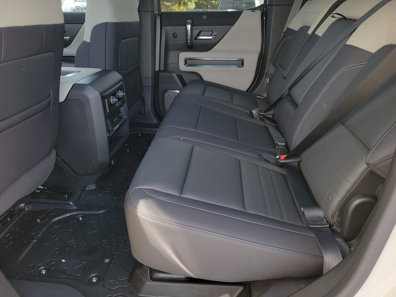 New 2026 GMC Hummer EV SUV w/ LPO, Dark Essentials Package image 7