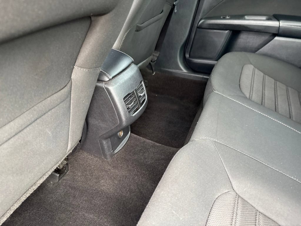 Used 2019 Ford Fusion SE FWD image 25