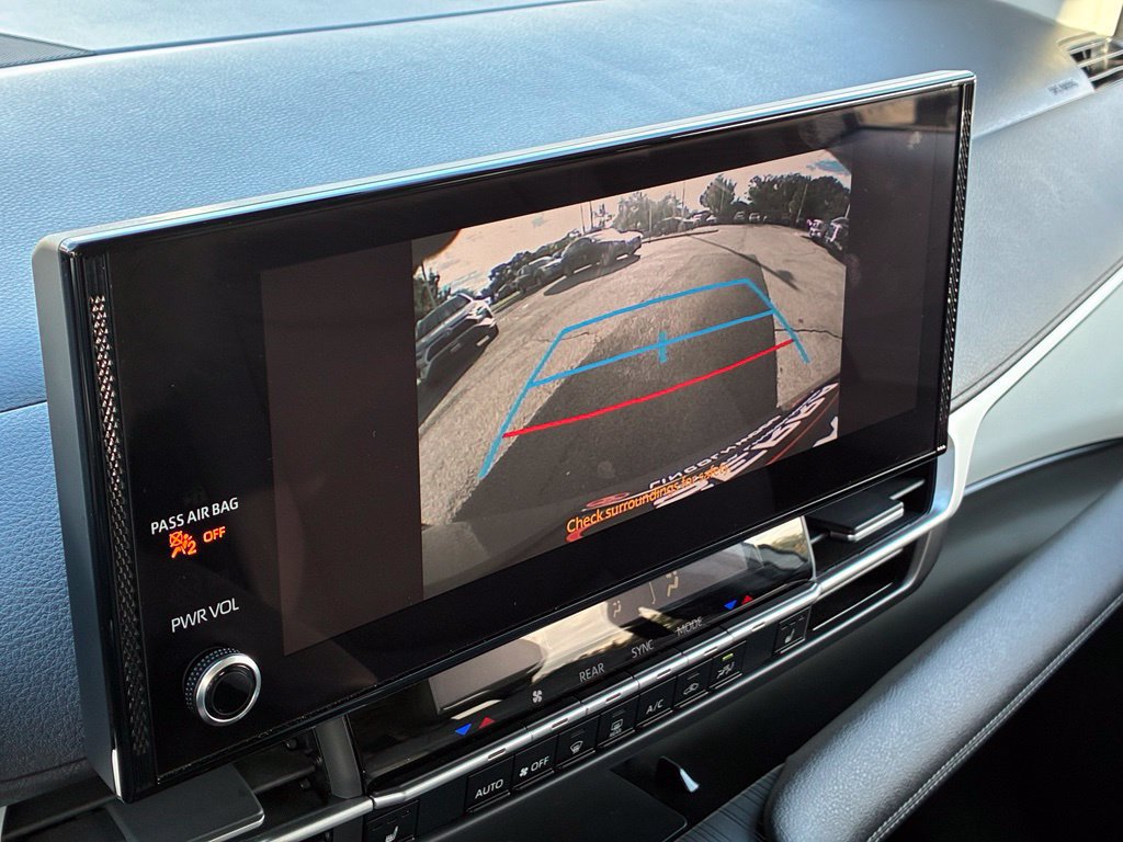 Used 2026 Toyota Sienna XLE FWD image 7