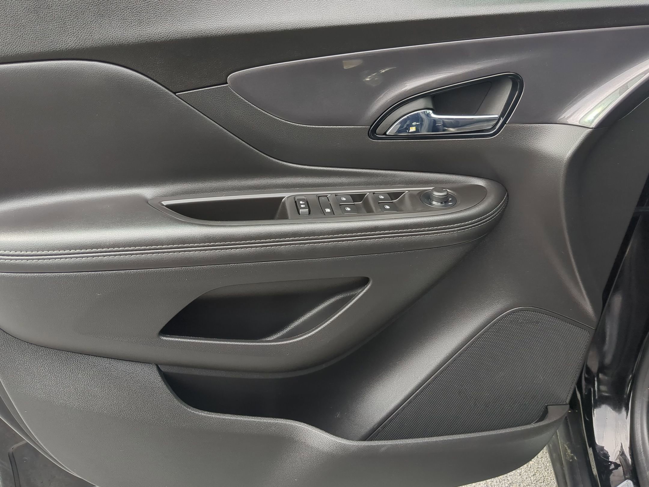 Used 2022 Buick Encore Preferred w/ Safety Package image 11