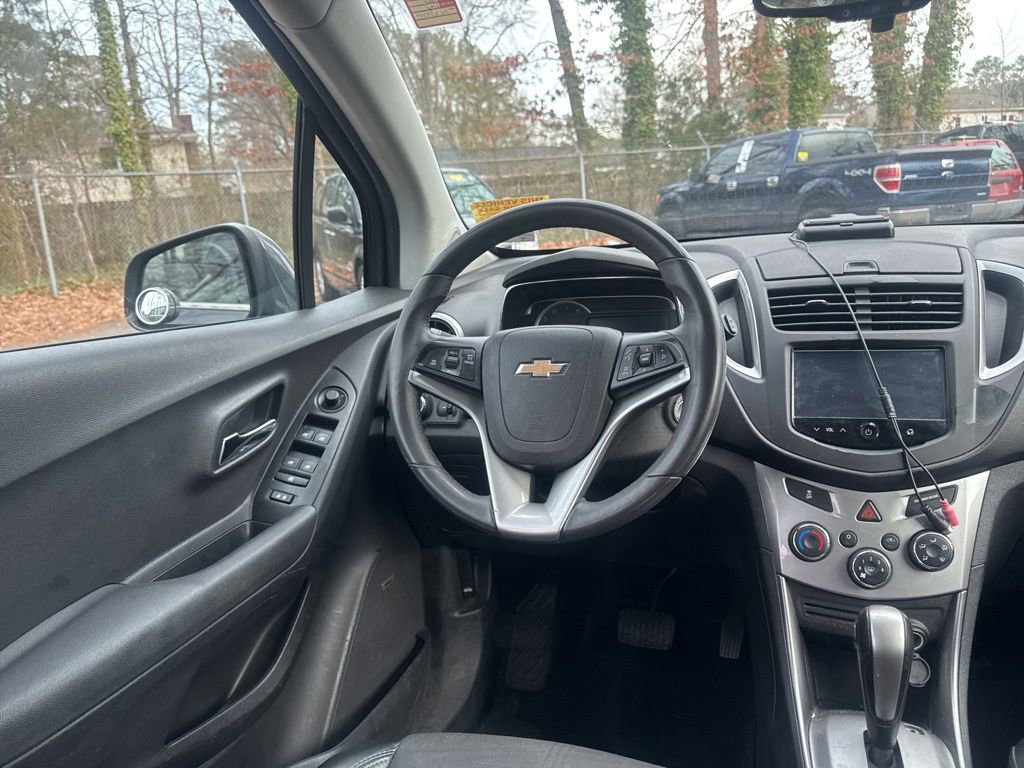 Used 2016 Chevrolet Trax LT w/ LT Sun and Sound Package image 9