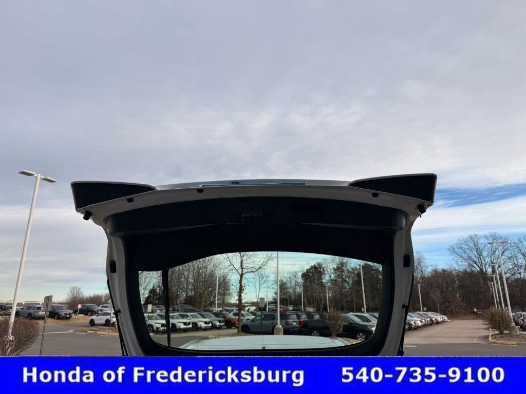 Used 2019 Toyota Prius LE w/ Carpet Mat Package image 17