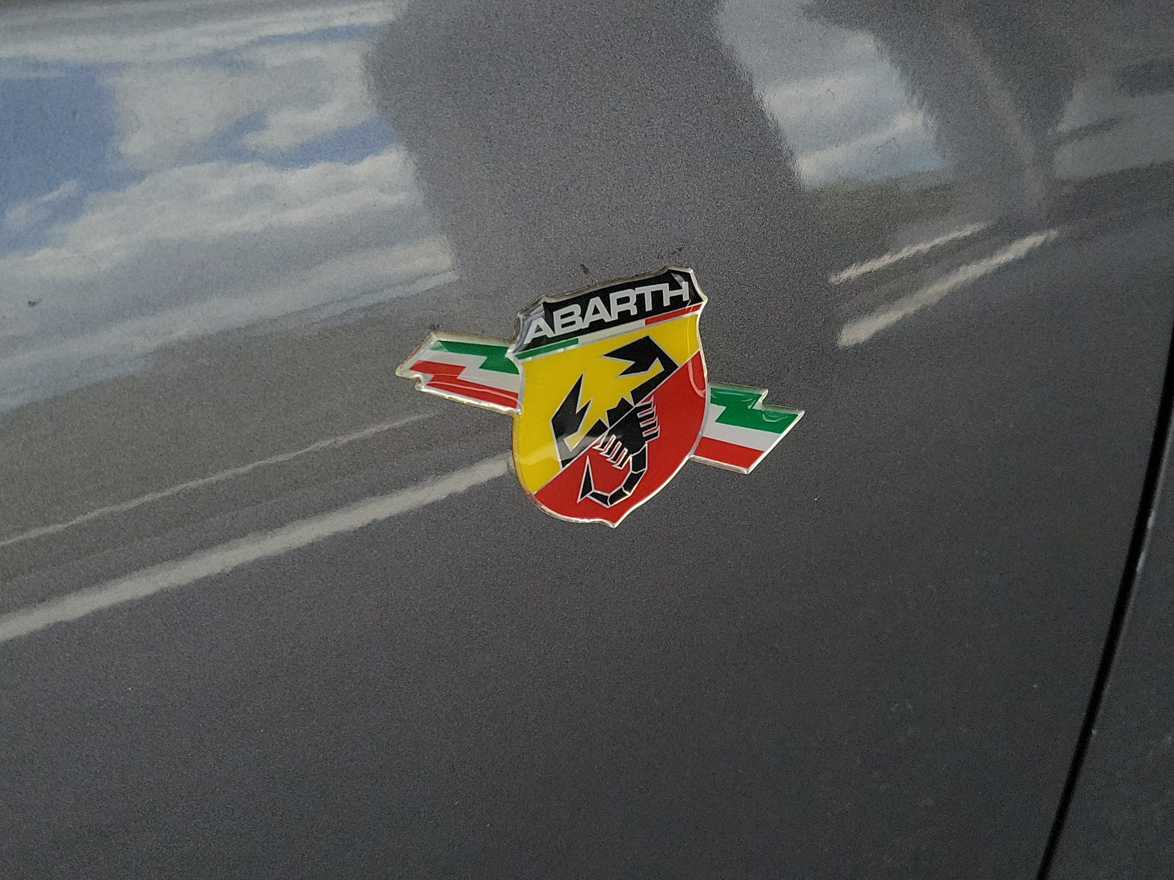 Used 2013 FIAT 500 Abarth w/ Beats Audio Pkg FWD image 8