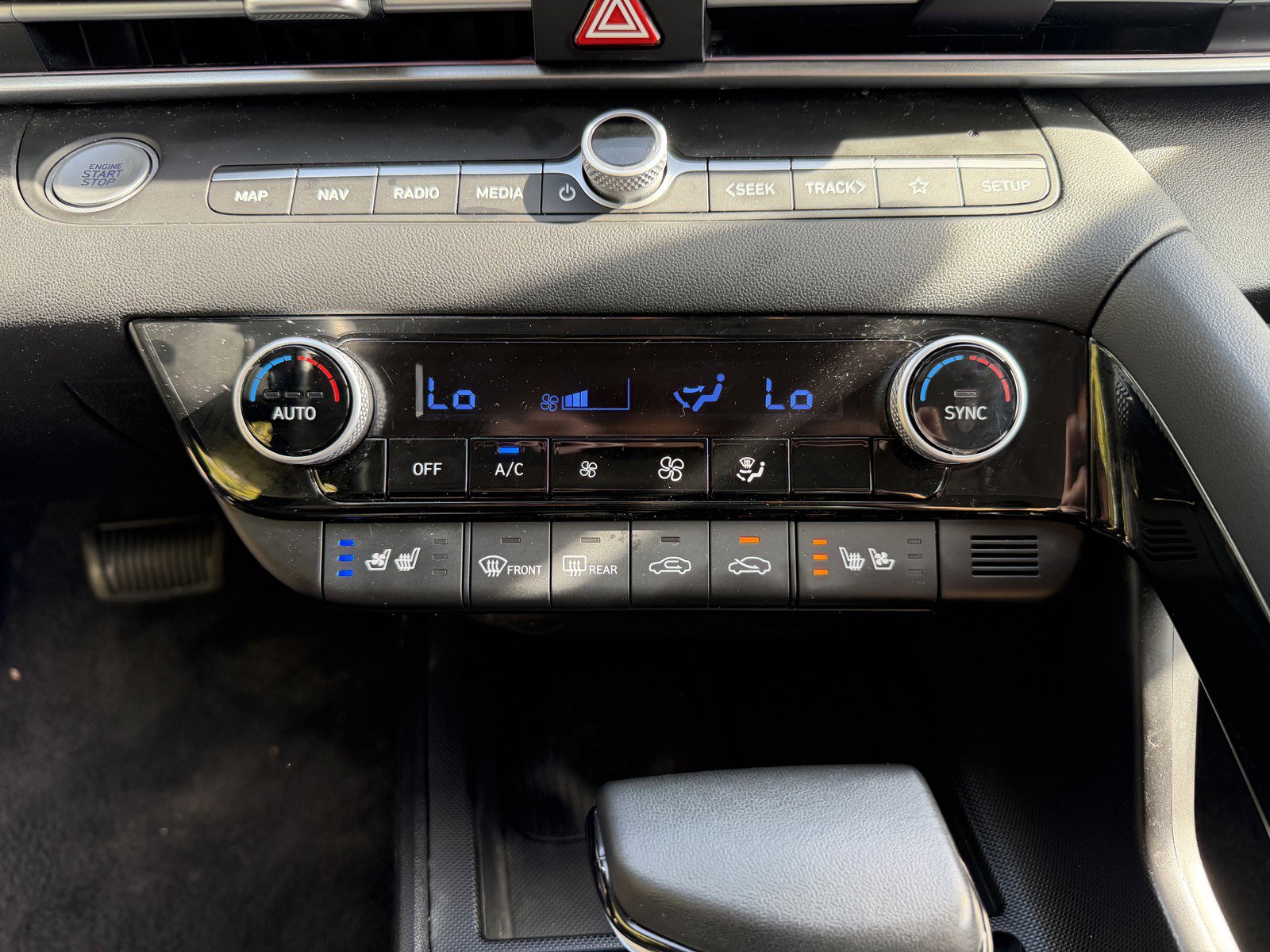 Used 2025 Hyundai Elantra Limited image 31