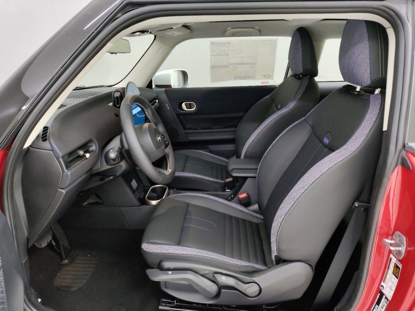 Used 2025 MINI Cooper 2-Door Hardtop image 11