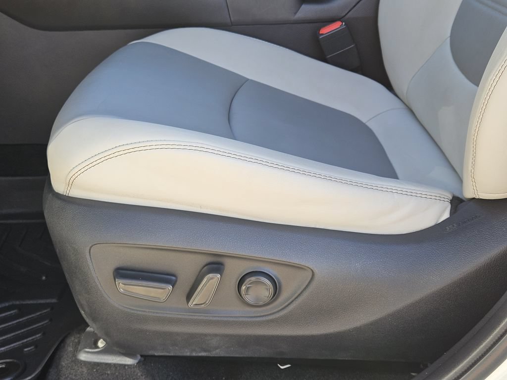 Used 2022 Toyota RAV4 XLE Premium AWD/4WD image 24