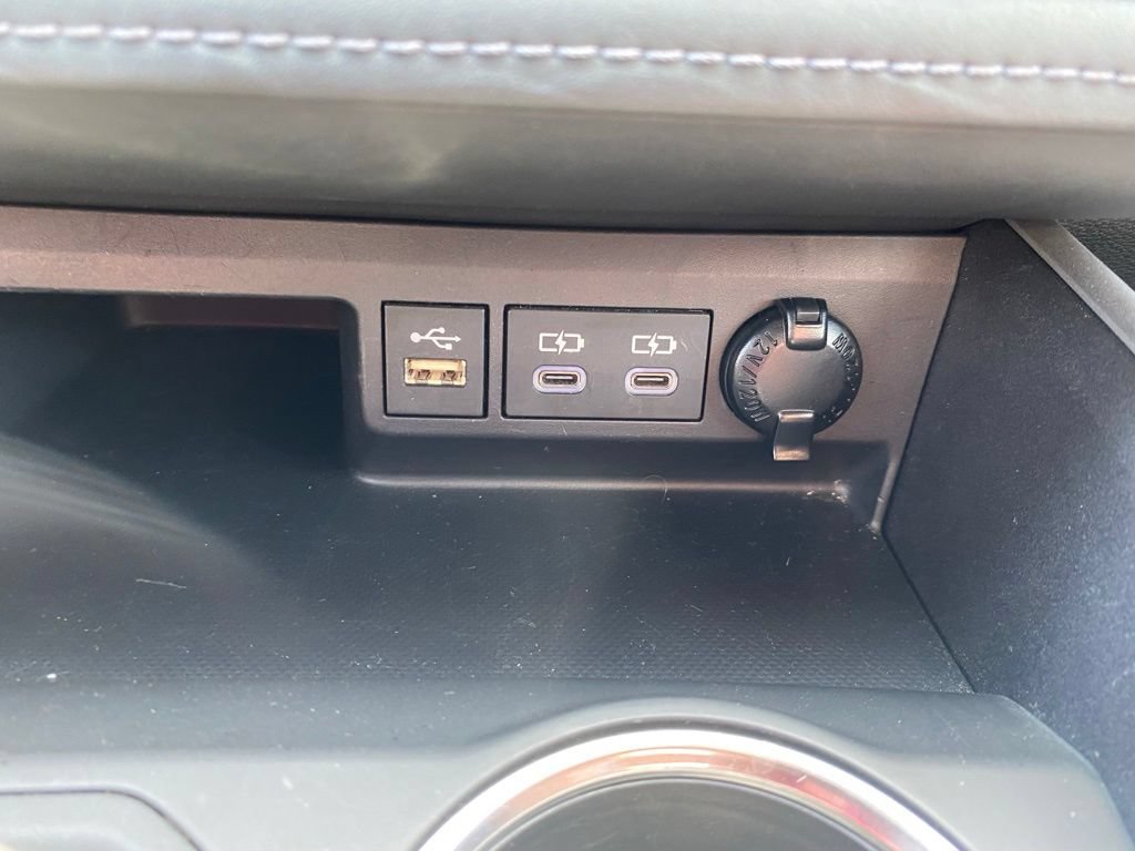 Used 2023 Toyota Highlander L FWD image 24