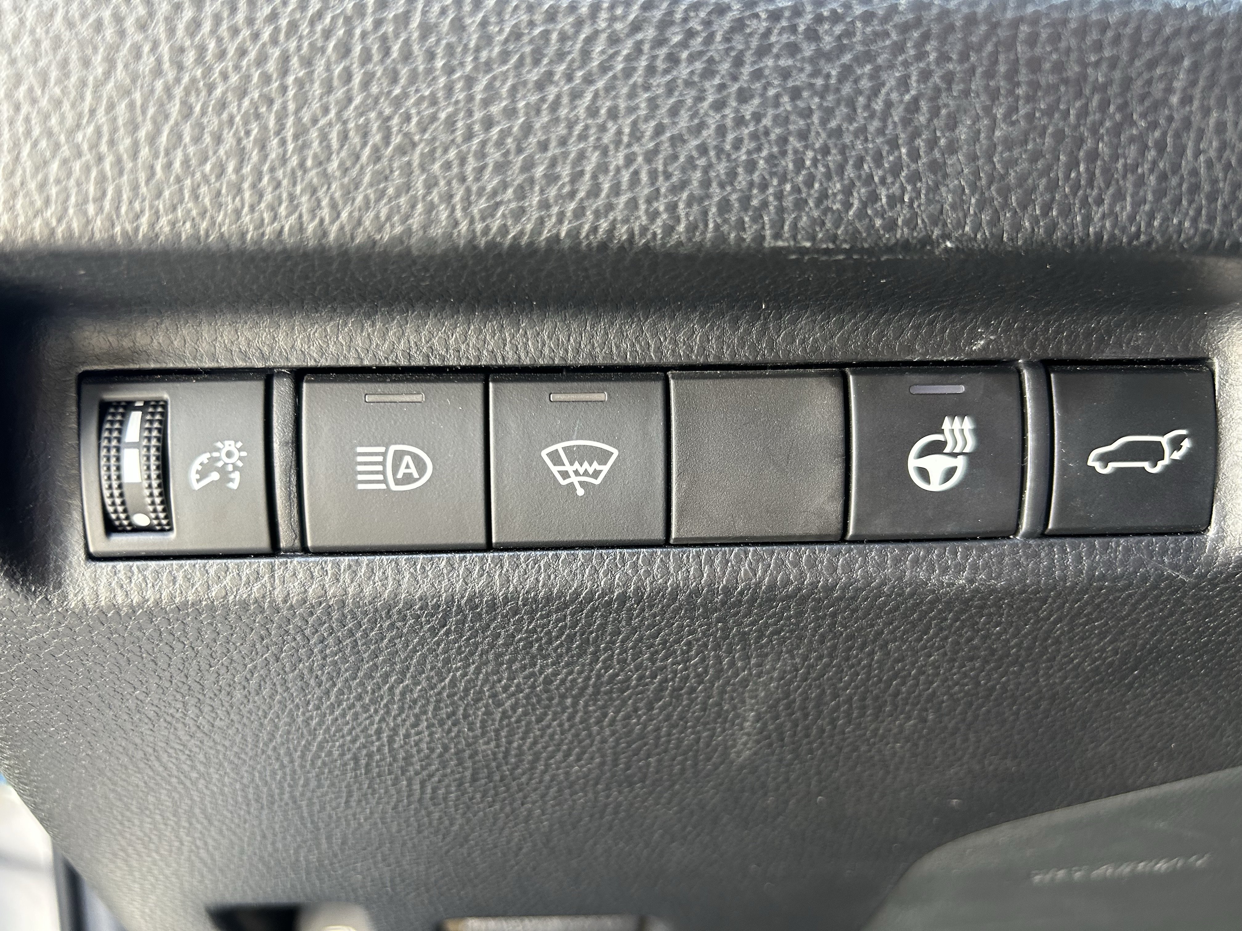 Certified 2022 Toyota RAV4 XLE Premium AWD/4WD image 25