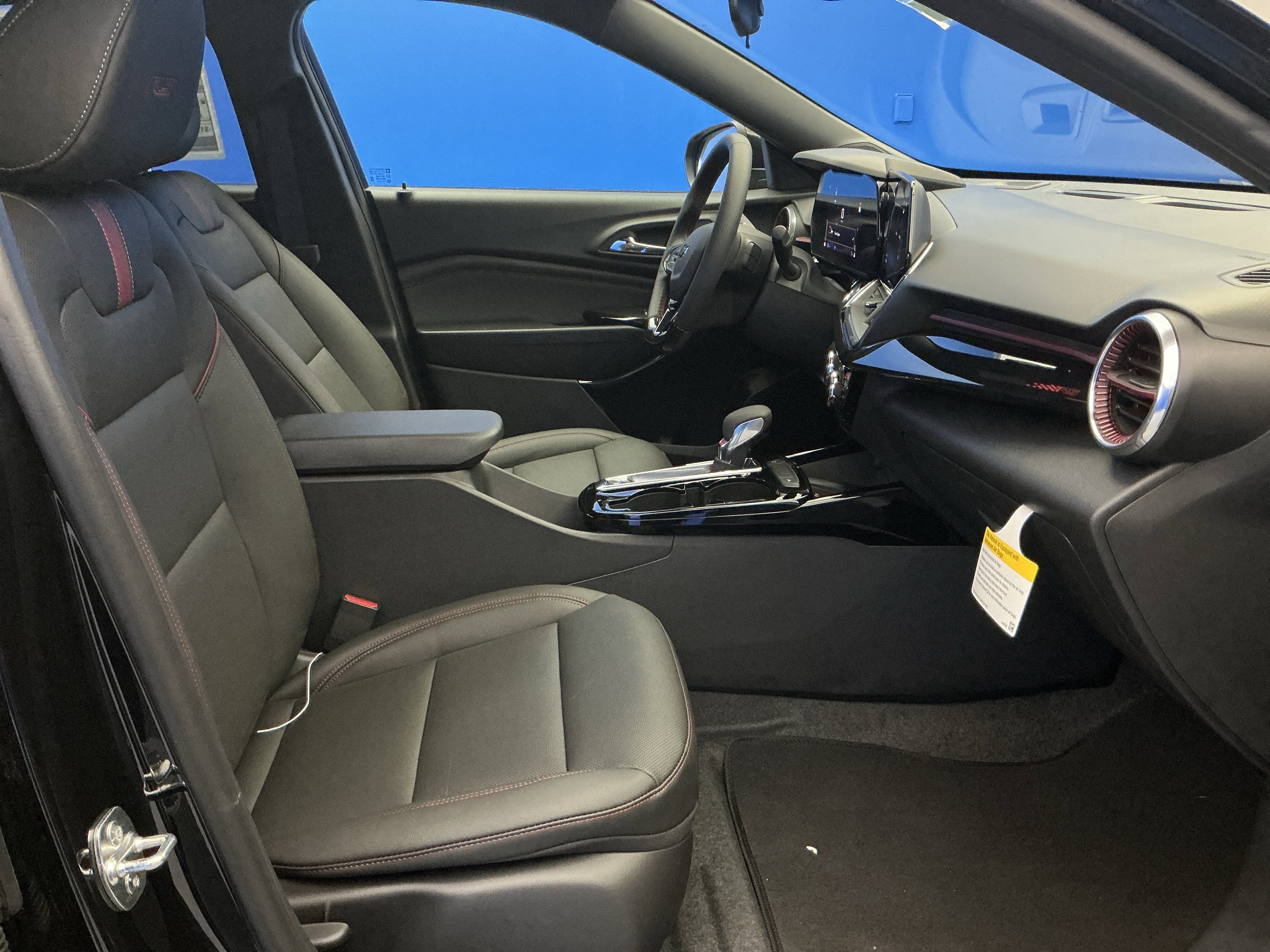 Used 2026 Chevrolet Trax RS w/ Sunroof Package FWD image 24