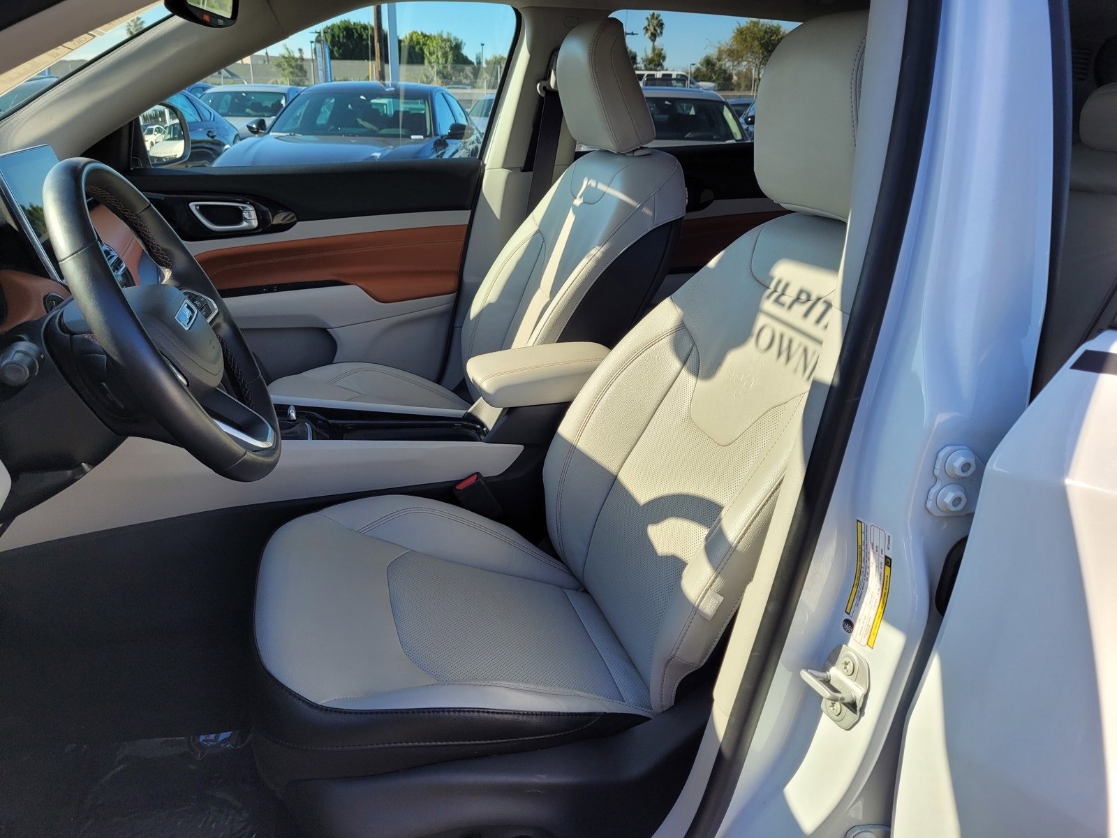 Used 2022 Jeep Compass Limited w/ Mopar Graphics Package image 14